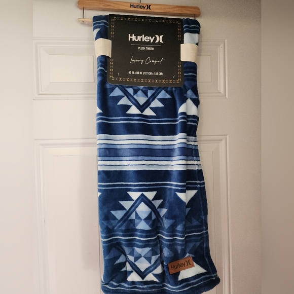 COPY - NWT Soft Hurley Blue throw / Blanket - Picture 1 of 7